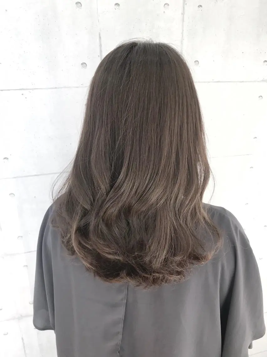 ミディアム カラー アッシュ アッシュブラウン ブラウンカラー カット ヘアカラー 高木 麻知子のヘアスタイル
