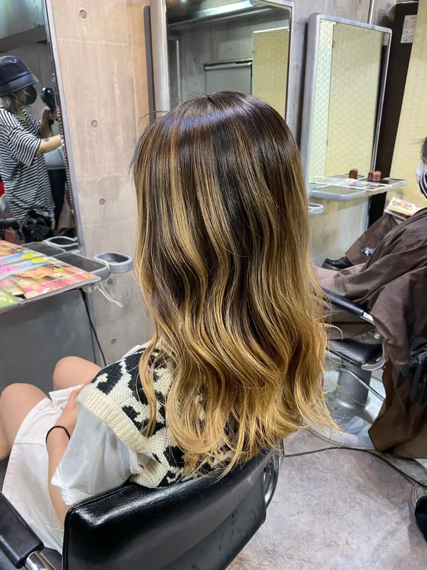 ロング カラー バレイヤージュ レイヤーカット 艶髪サラサラカラー 🌈前原健吾のヘアスタイル