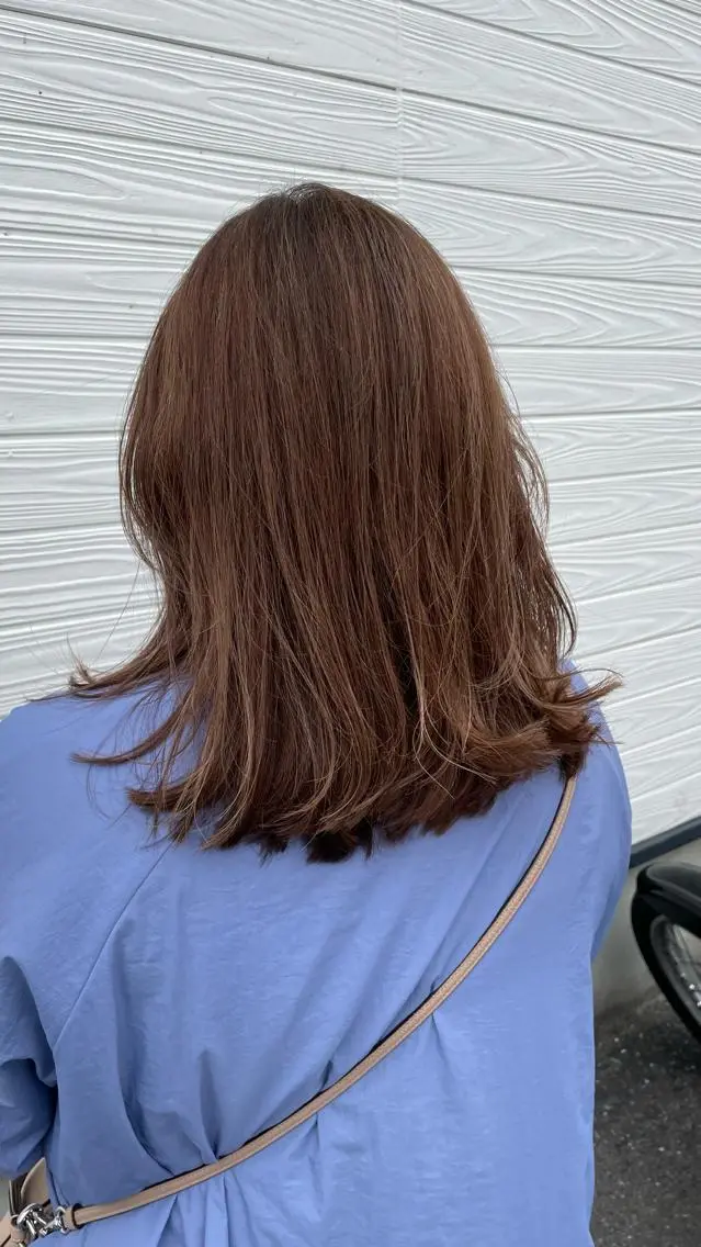 セミロング カット ヘアカラー ビヨウシツトリコ よねたにみなのヘアスタイル