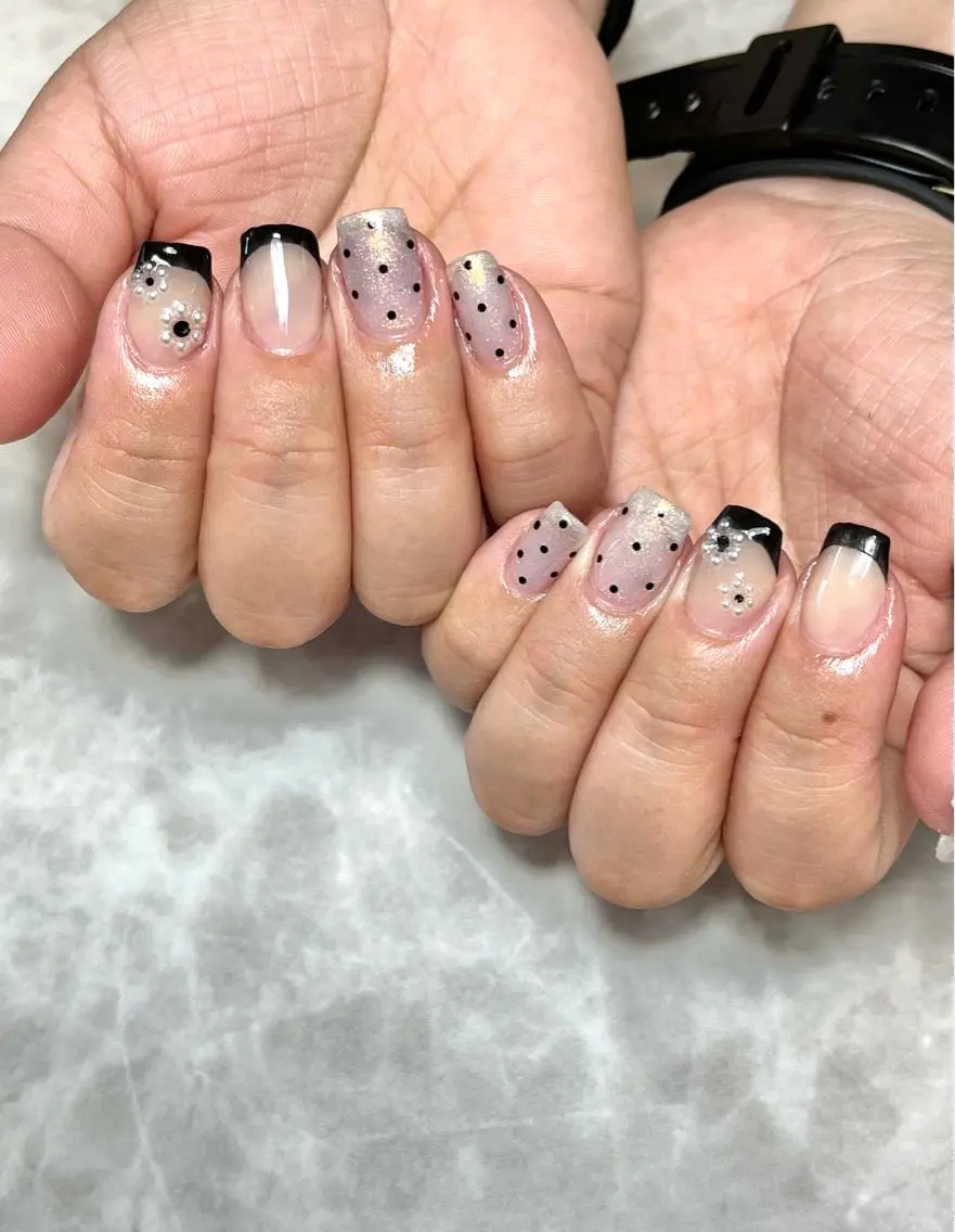 ネイル ドット ジェルネイル キラキラネイル 韓国ネイル オフィスネイル nails' it...のネイルデザイン
