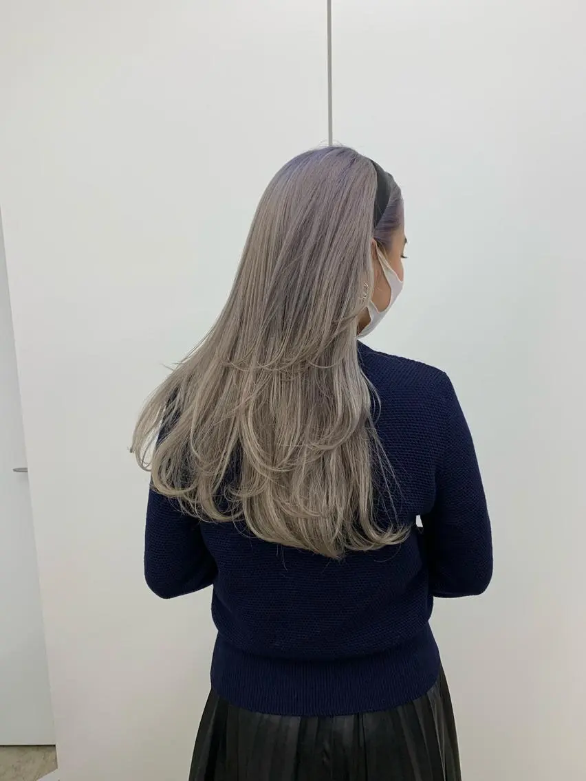 ロング カラー ベージュカラー ブリーチ シルバー ヘアカラー PAIR DAISUKEのヘアスタイル