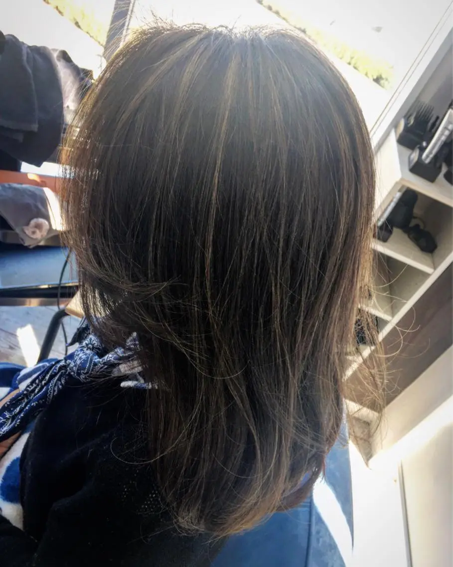 セミロング カラー ブリーチ ハイライトカラー ハイライト 白井 つづりのヘアスタイル
