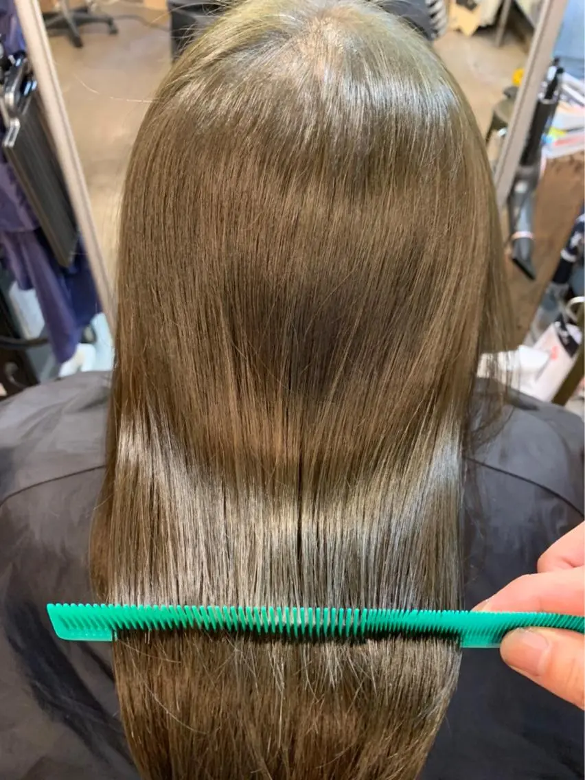 セミロング カラー グレージュ 髪質改善 トリートメント トリートメント ヨッ シーのヘアスタイル