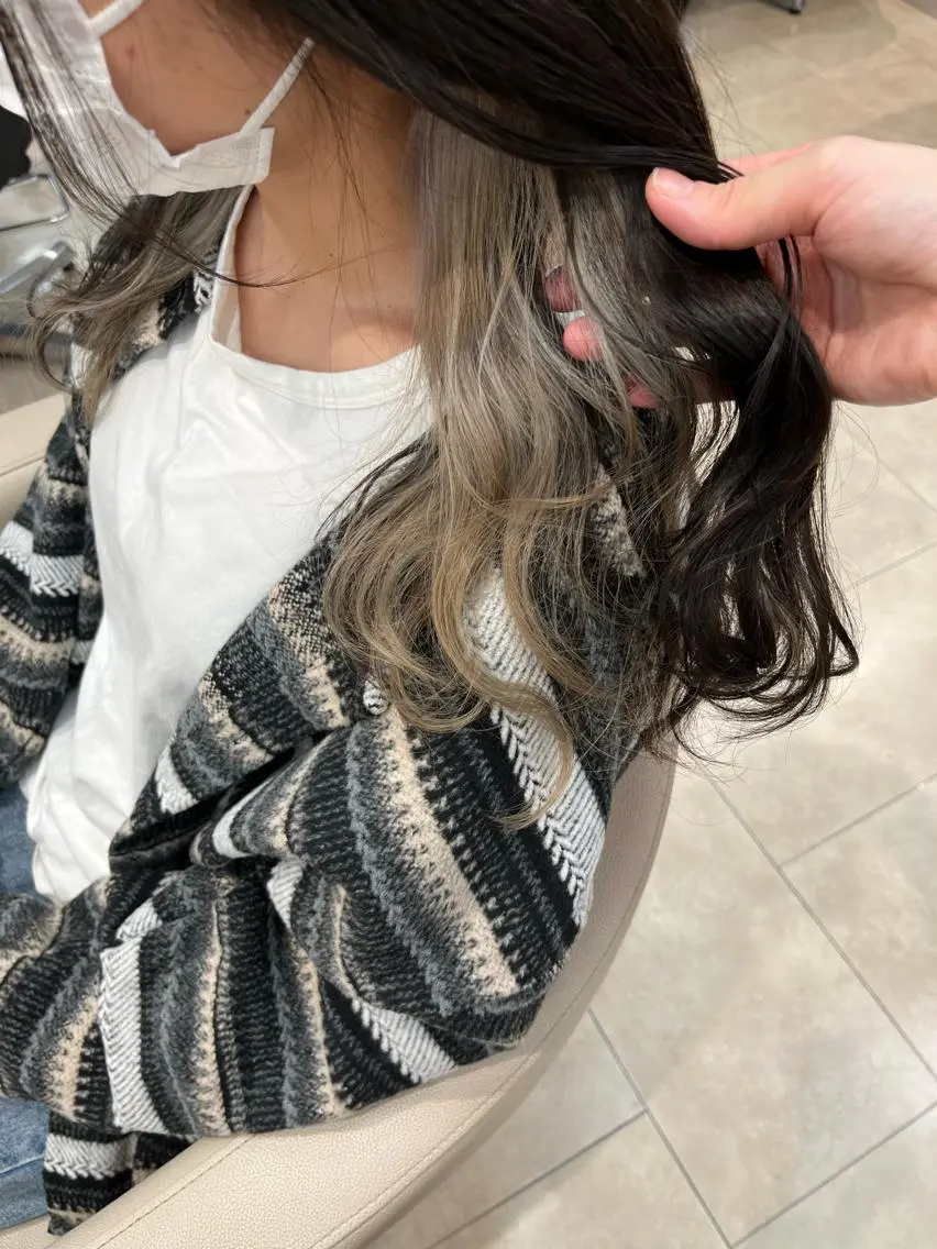 セミロング カラー ヘアカラー トリートメント 暖色/ブリーチカラー 🎀 M i k uのヘアスタイル