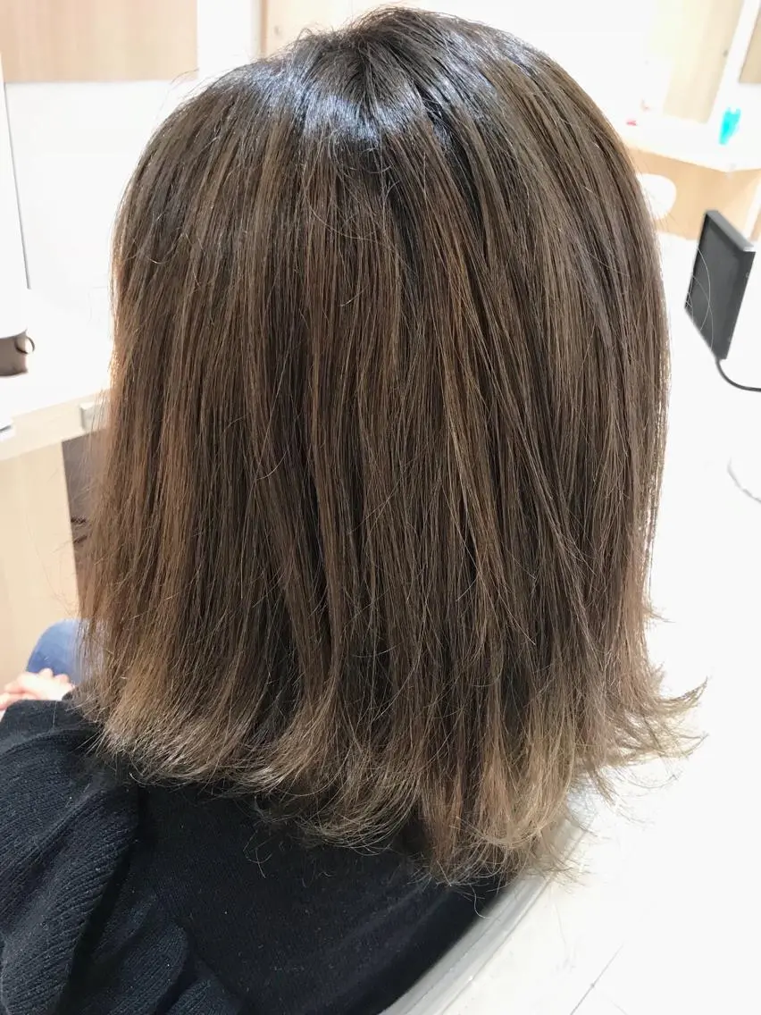 ミディアム 縮毛矯正/髪質改善 継続する美髪のヘアスタイル