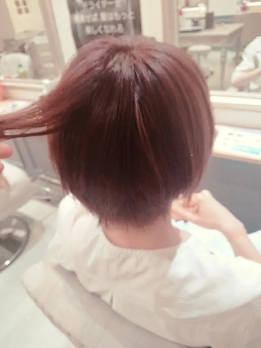 ショート カラー アッシュ ブリーチ イルミナカラー ピンクカラー ピンクアッシュ 赤松 摩美のヘアスタイル