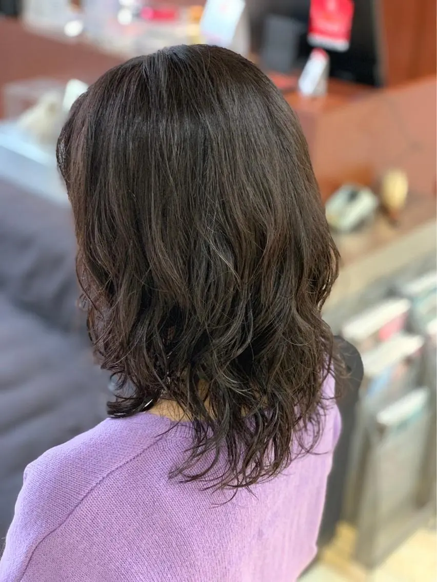 ミディアム パーマ 瀬川 茉衣子のヘアスタイル