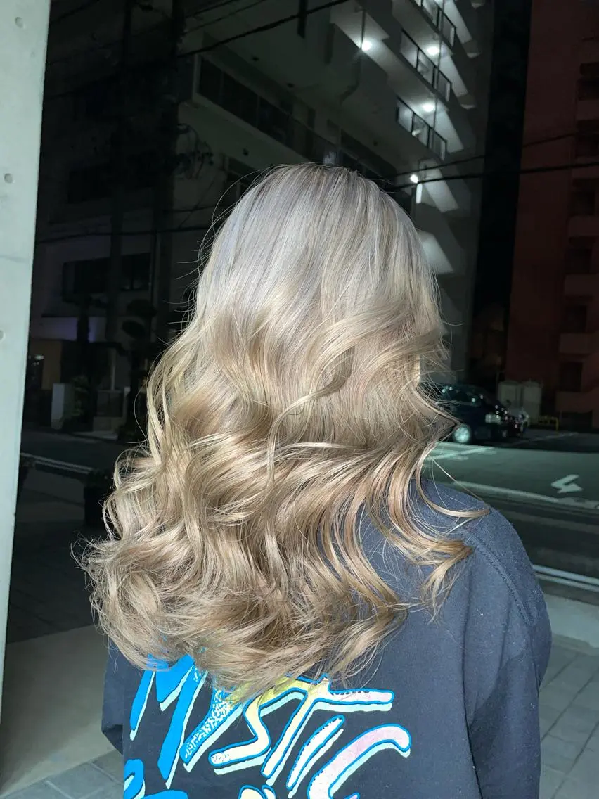 ロング カラー 岡留 愛美のヘアスタイル