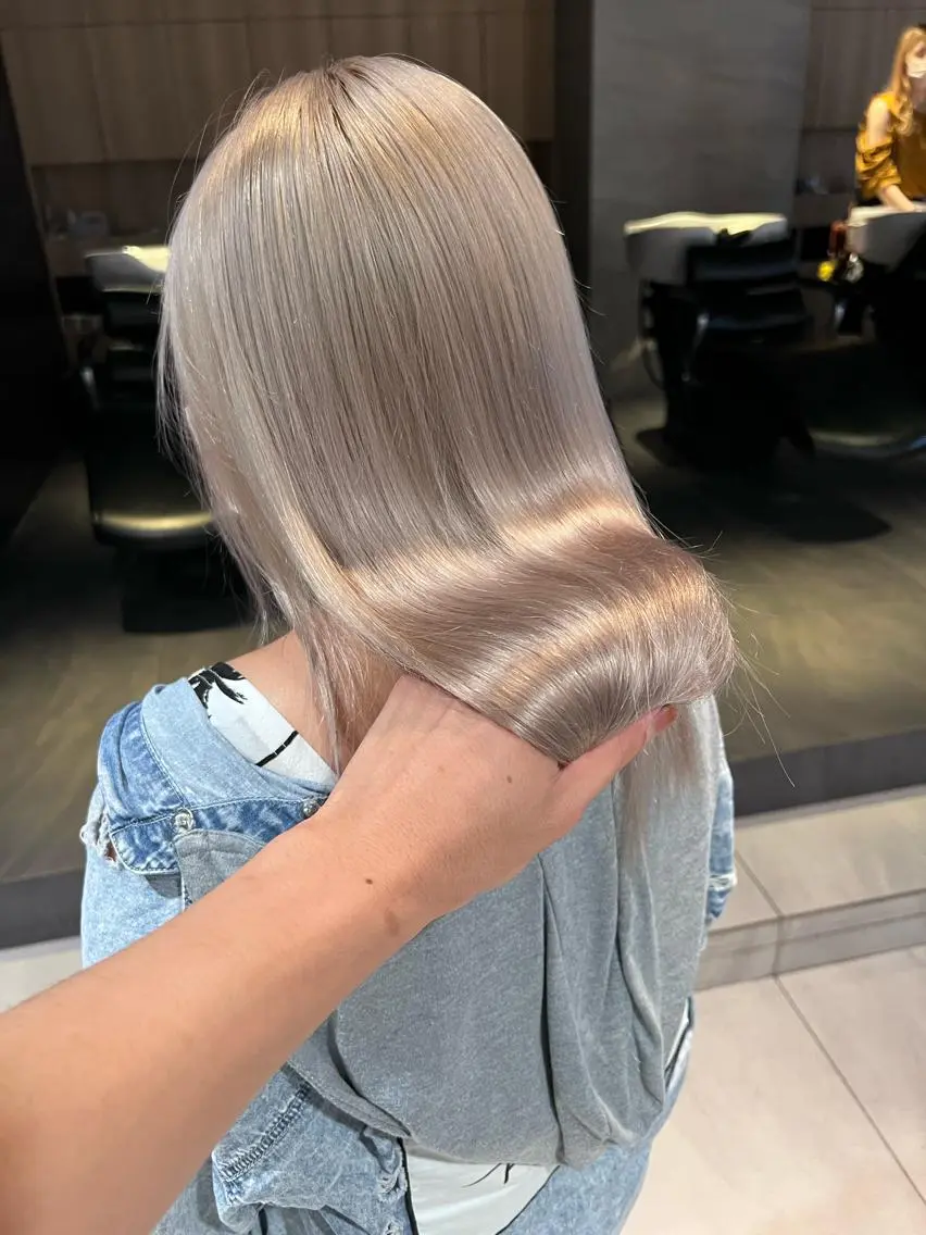 セミロング カラー パーマ ヘアアレンジ メンズ キッズ ネイル マツエク・マツパ 酸性ストレート 髪質改善大槻勇樹のヘアスタイル