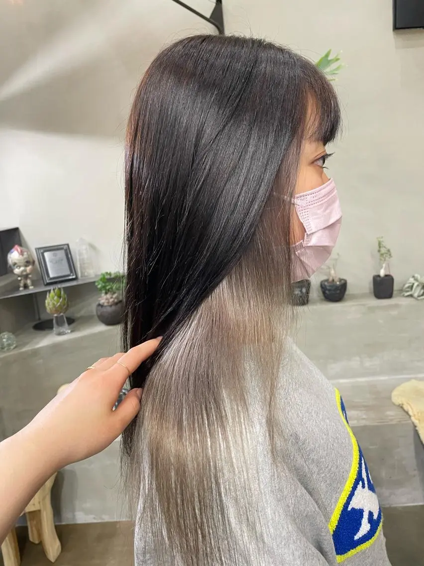 ロング カラー ブリーチ cyan sayaのヘアスタイル