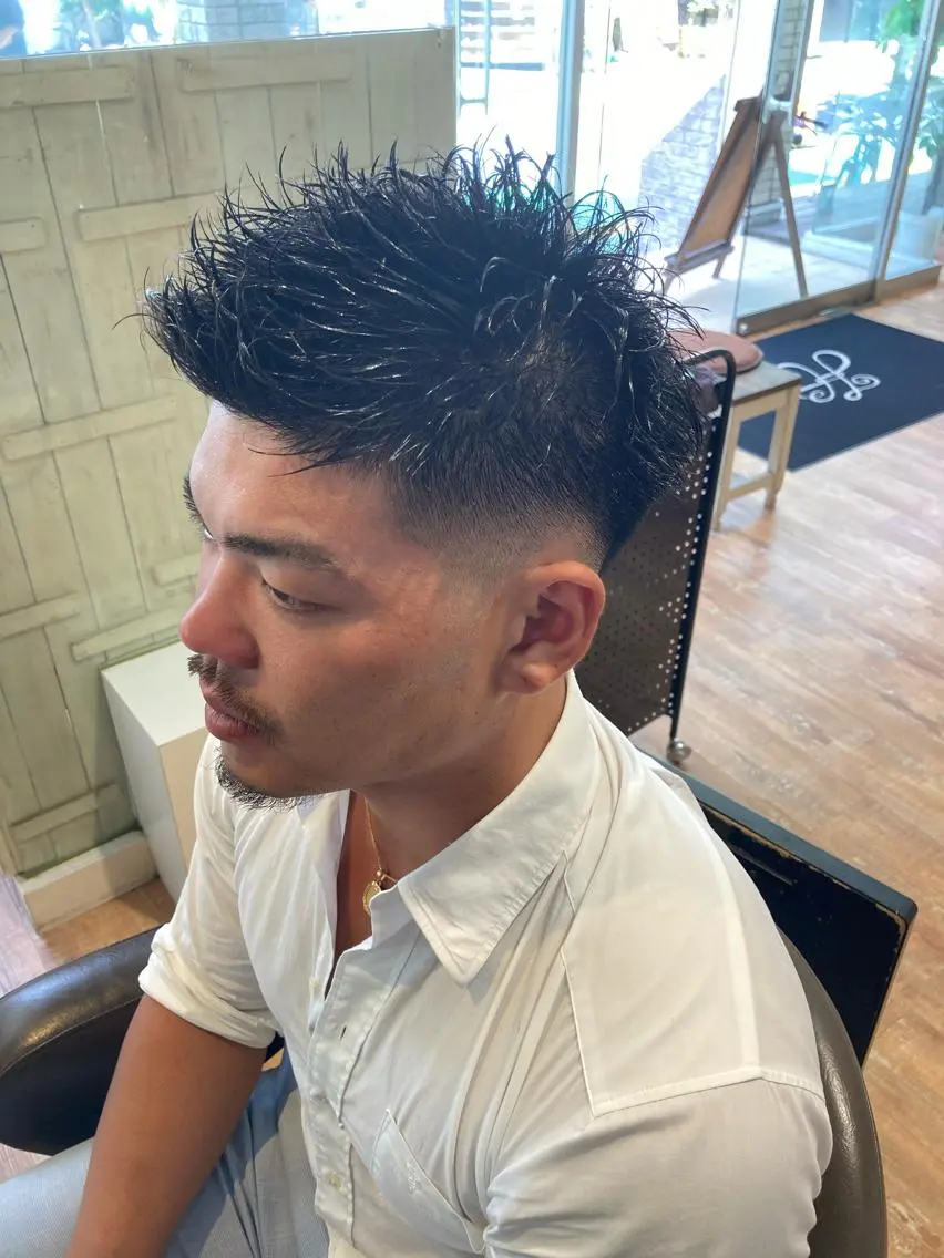 ショート パーマ メンズ フェードカット メンズパーマ スキンフェード カット パーマ メンズ特化 TAKUYAのヘアスタイル