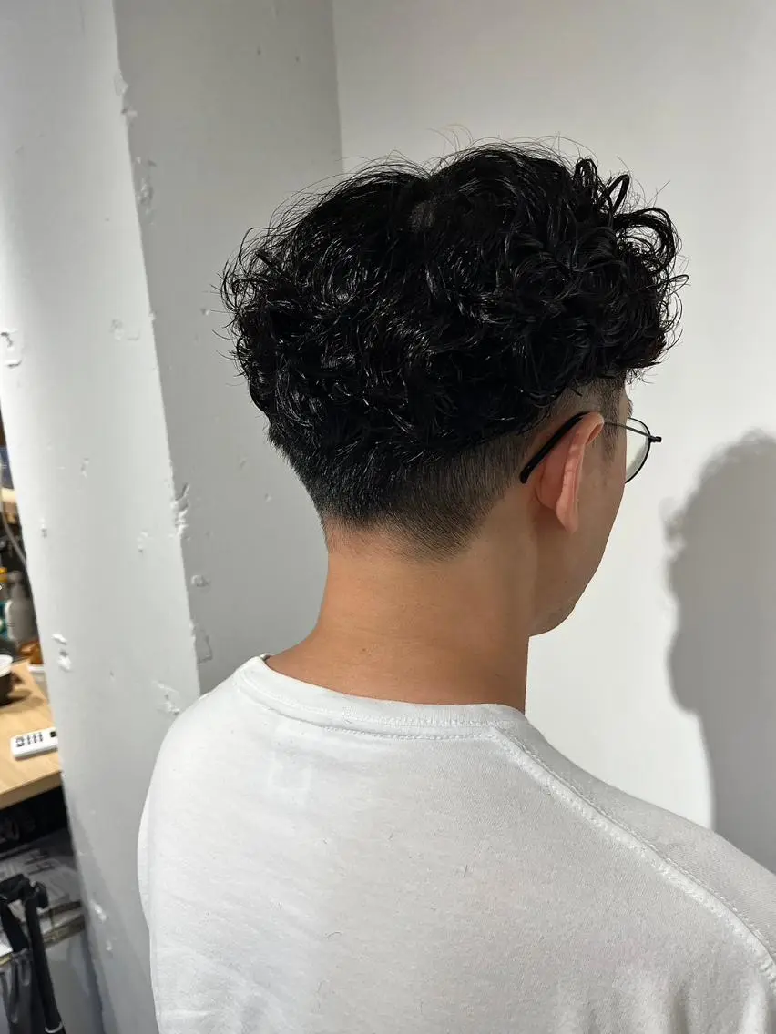 ショート パーマ メンズ アップバング ビジネス マッシュ メンズパーマ メンズツイストパーマ 高橋 英彦のヘアスタイル