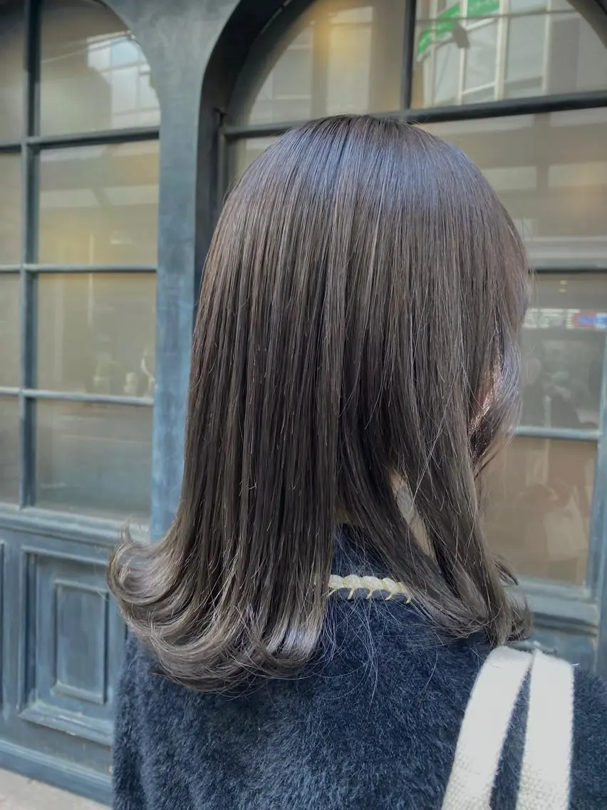 カラー ブリーチ 透明感カラー グレージュ オリーブグレージュ オリーブグレー ブリーチカラー⸜♡⸝ クルミ🐍のヘアスタイル