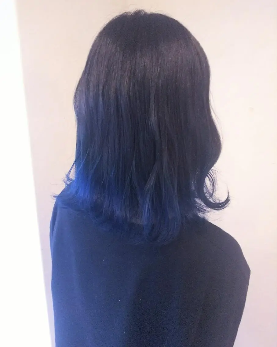 カラー ミディアム ブルーカラー RU RIのヘアスタイル