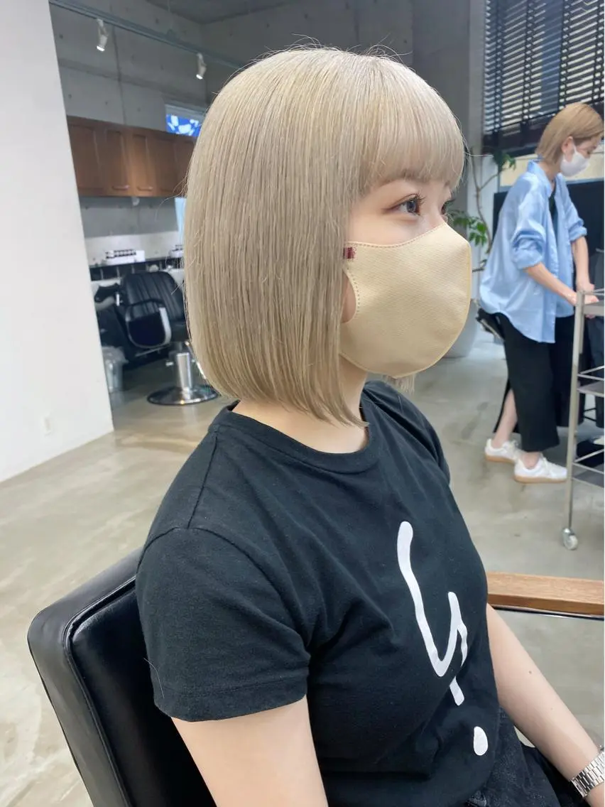 ミディアム カラー ヘアアレンジ ベージュカラー ホワイトベージュ ボブ son hair HIROEのヘアスタイル