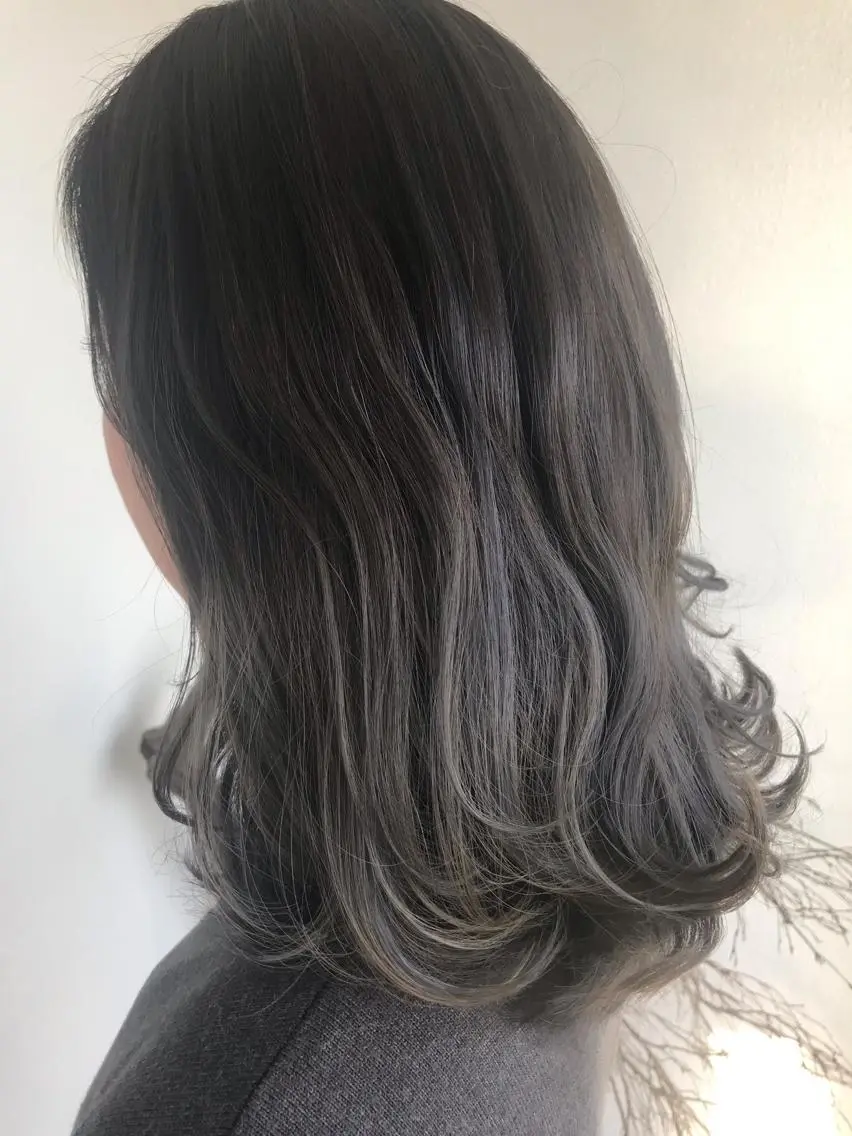 セミロング カラー グレージュ 大嶋 宏隆のヘアスタイル
