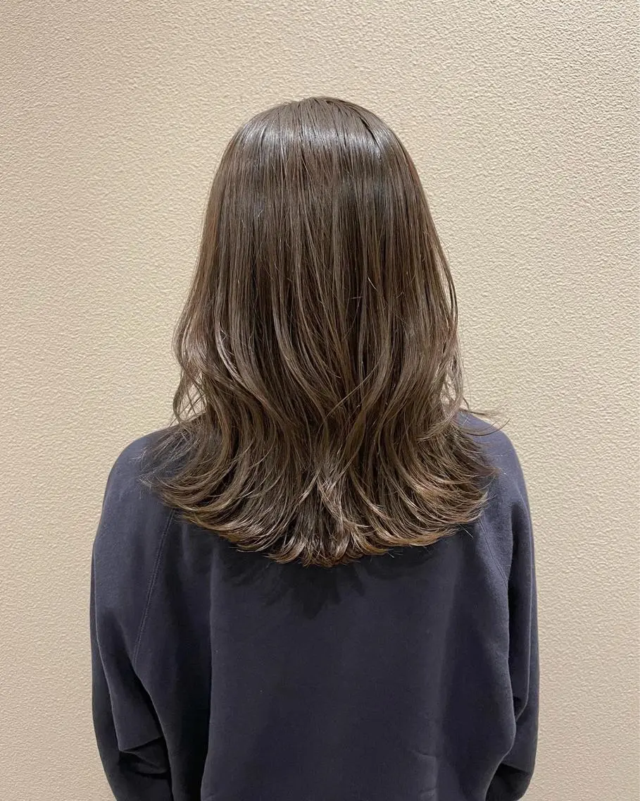 ロング カラー ベージュカラー トレンド/顔まわり/ レイヤー/髪質改善のヘアスタイル