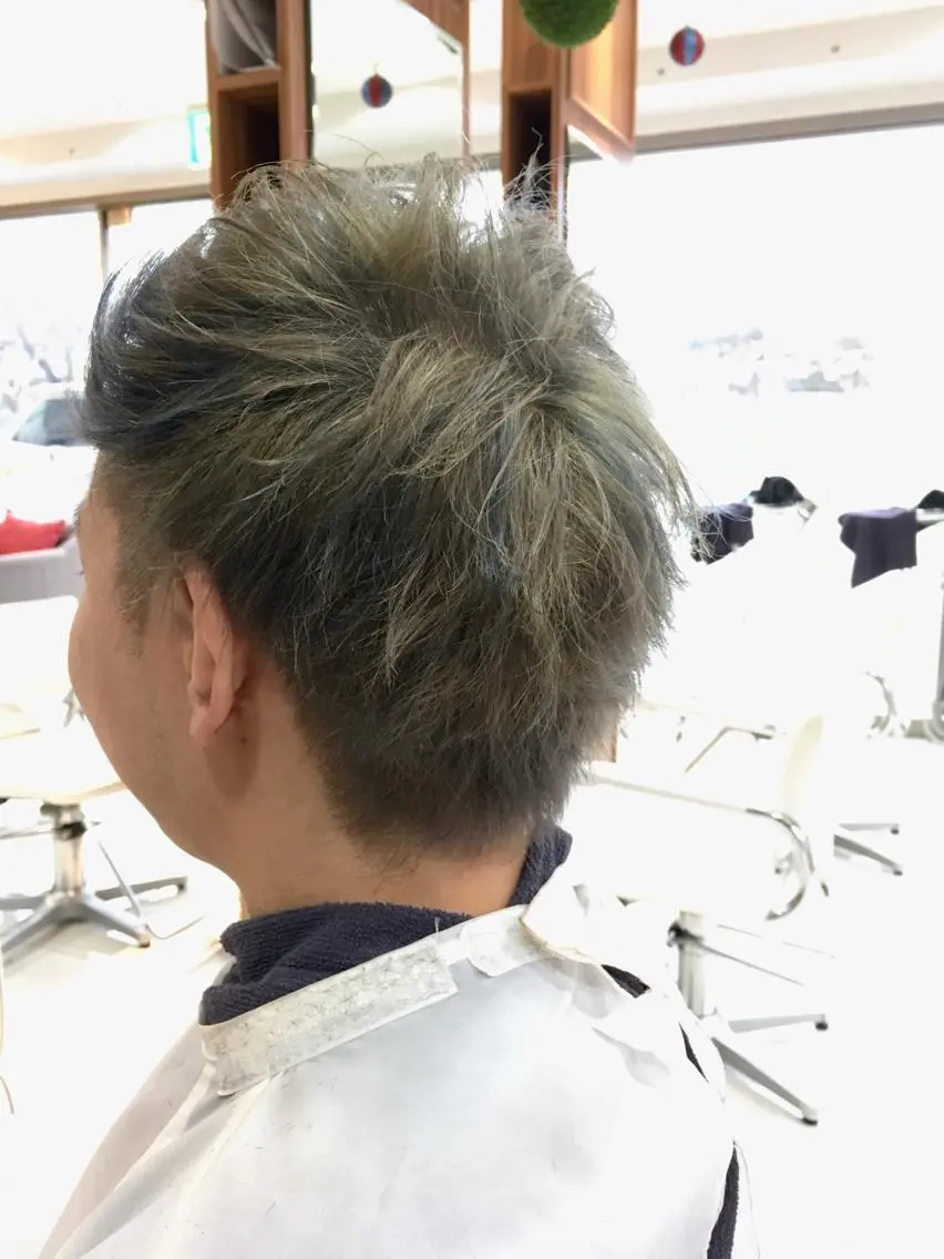 ショート カラー メンズ 縮毛矯正 トリートメント 白髪ぼかしハイライト 柳川拓哉のヘアスタイル