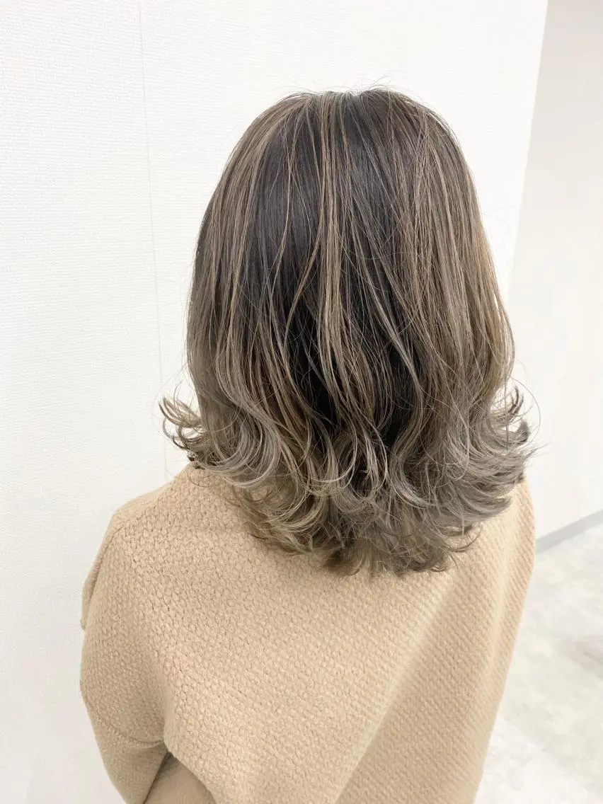 セミロング カラー カットモデル急募🌈 技術責任者久保のヘアスタイル