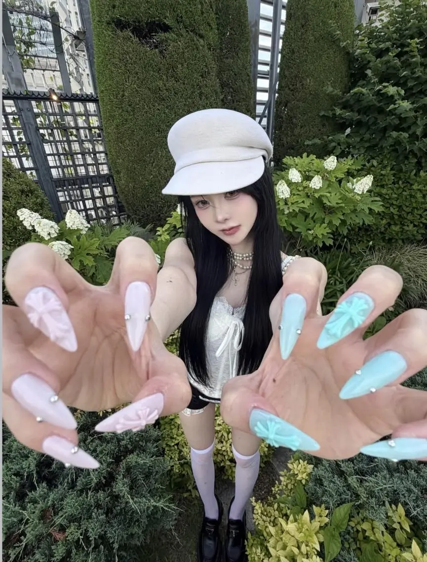 ネイル 長さ出し フラワーネイル 韓国ネイル 持ち込み ワンホンネイル Rina Nail.Novaのネイルデザイン