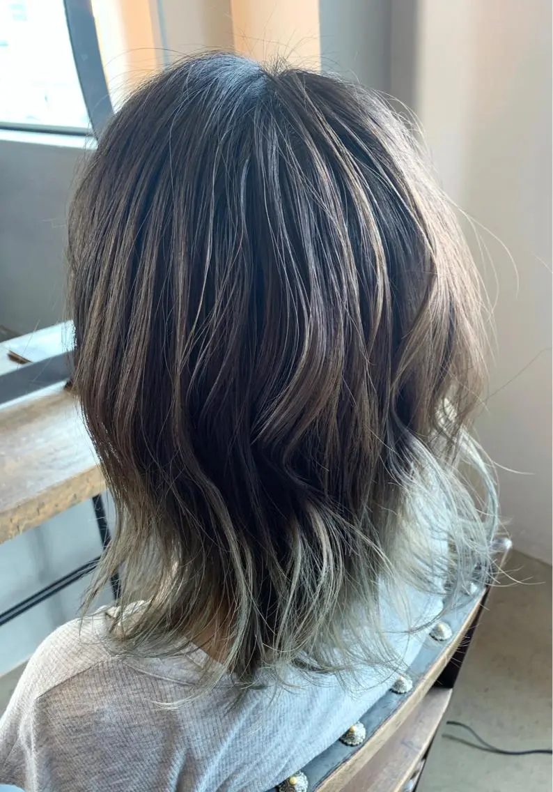 セミロング ヘアカラー 佐藤 美紅のヘアスタイル