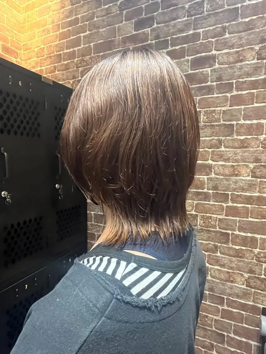 ミディアム カラー パーマ ヘアアレンジ メンズ キッズ ネイル マツエク・マツパ アイブロウ ミディアムパーマ メンズパーマ ブラウンカラー ケアカラー 透明感カラー 久木原 ゆりのヘアスタイル