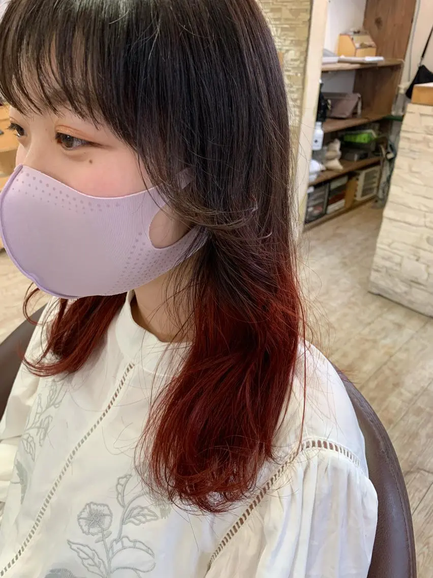 セミロング カラー ヘアアレンジ ブリーチ グラデーションカラー レッドカラー 菅野 愛のヘアスタイル
