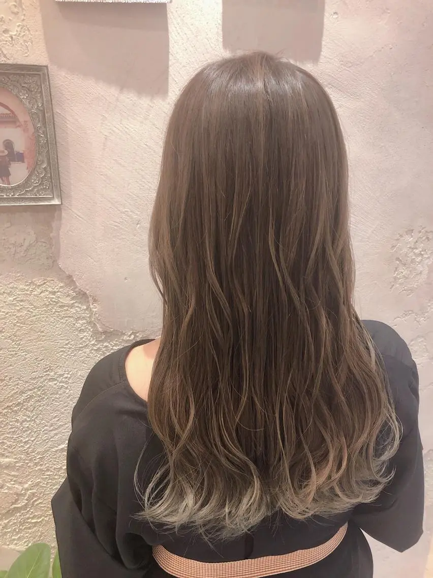セミロング アッシュ カット ヘアカラー トリートメント 代表山口ひな 髪質改善のプロのヘアスタイル
