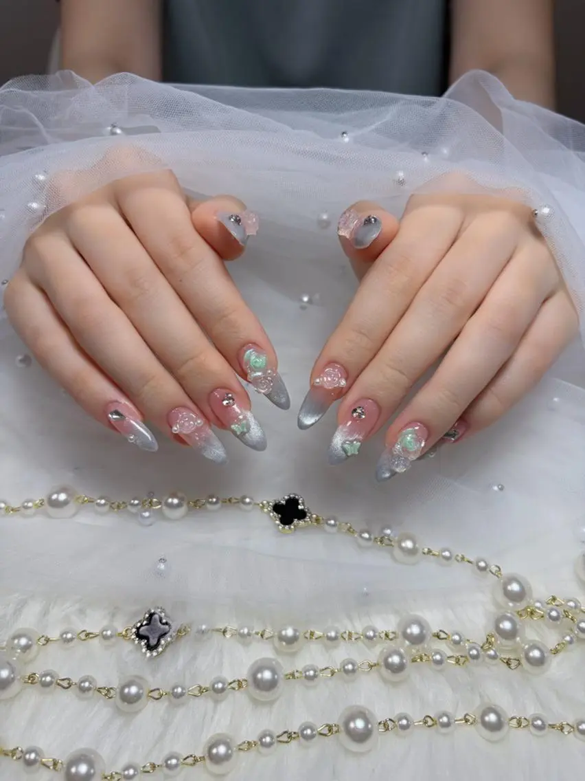 ネイル 韓国ネイル マグネットネイル 持ち込み ニュアンスネイル シンプルネイル ハンドネイル Huyn Nail Shinjyukuのネイルデザイン