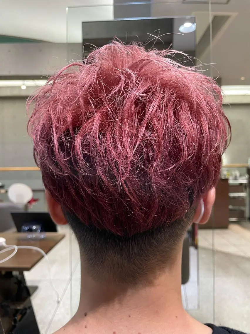 ショート カラー メンズ グラデーションカラー ピンクカラー ヘアカラー トリートメント 大栗 佑也  髪質改善のヘアスタイル