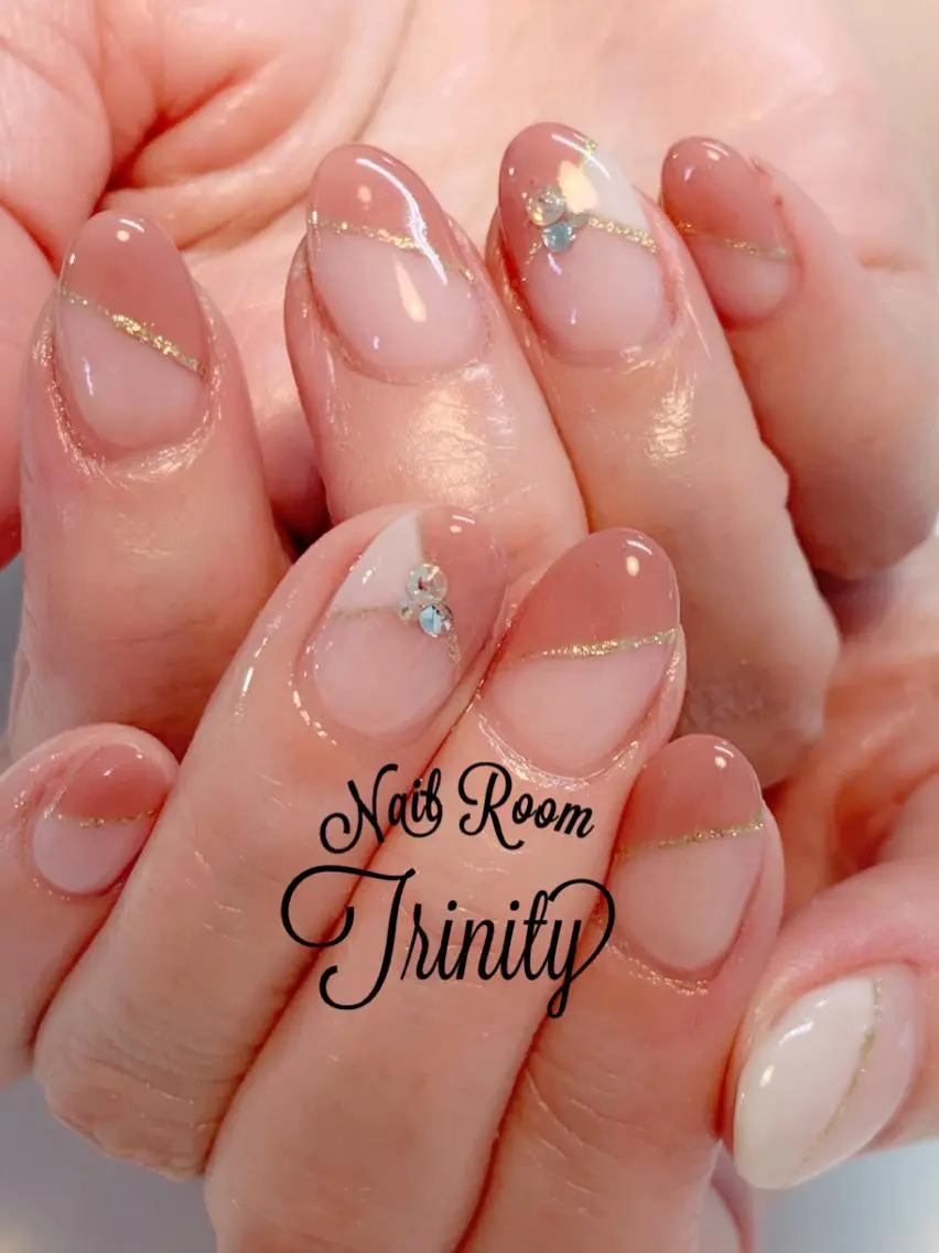 ネイル ハンドネイル Trinity ネイリストスタッフのネイルデザイン