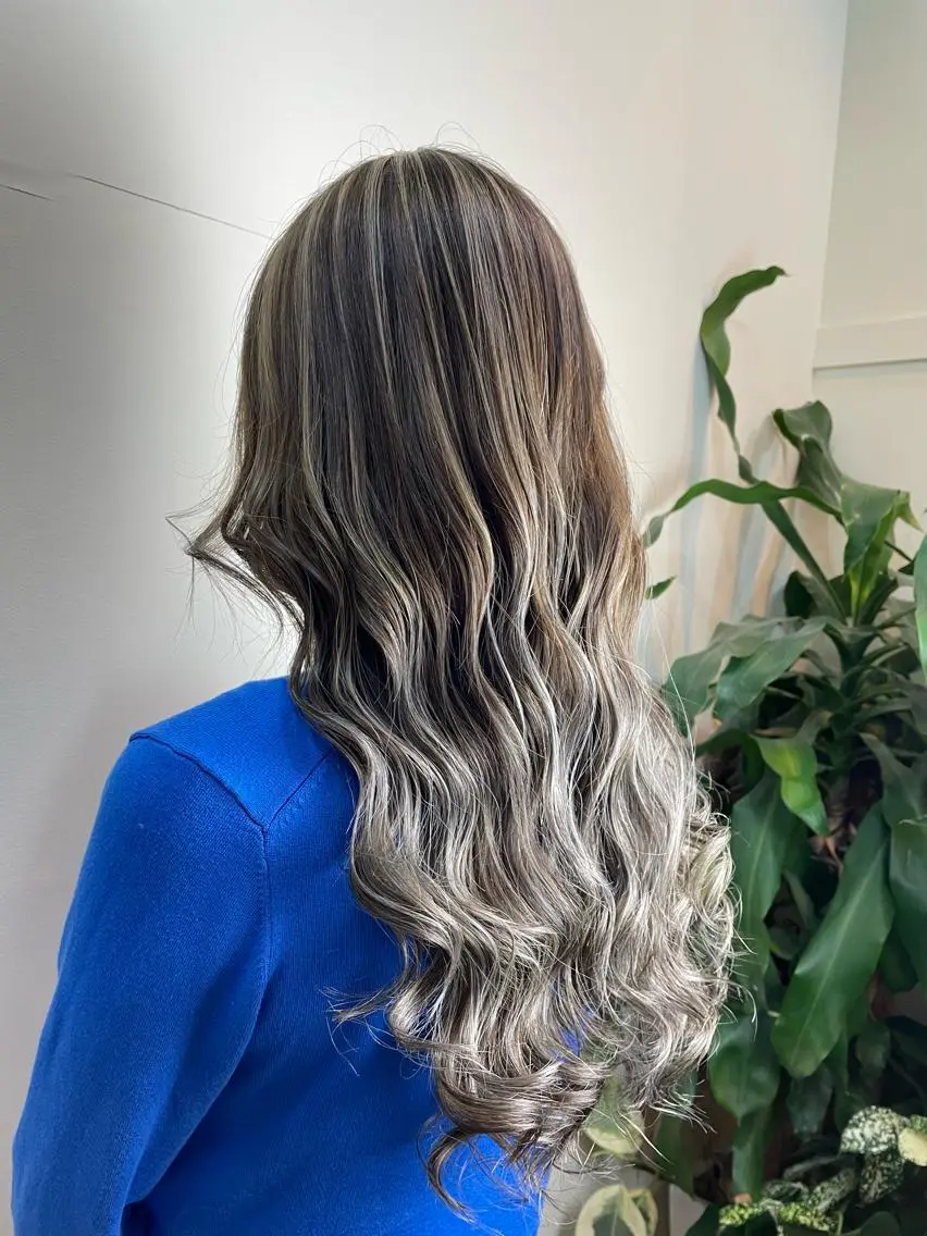 ロング カラー シールエクステ バレイヤージュ ブリーチ ケアブリーチ ダブルカラー ヘアカラー エクステ WEST OLAND加藤圭介のヘアスタイル