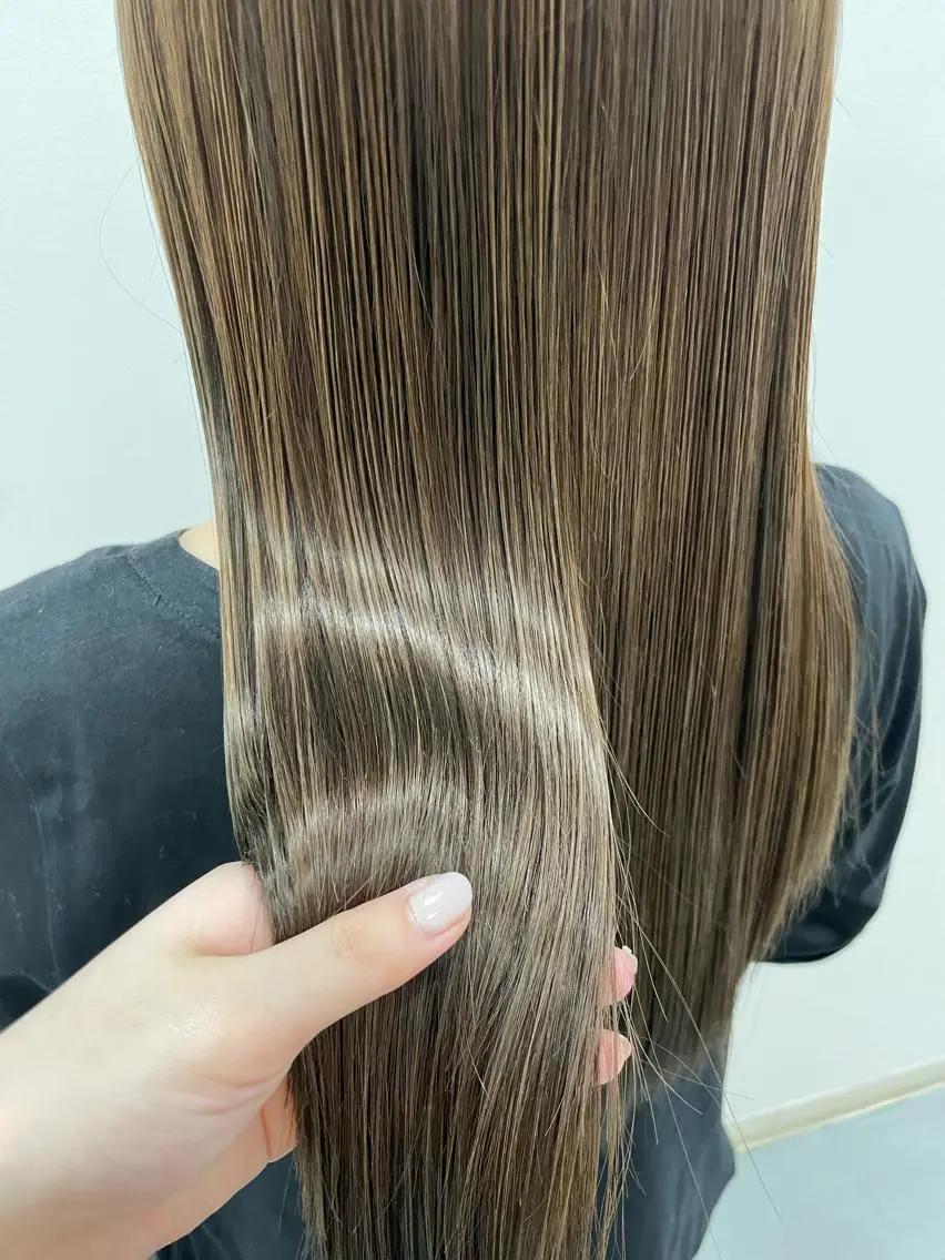 ロング カラー akane .のヘアスタイル