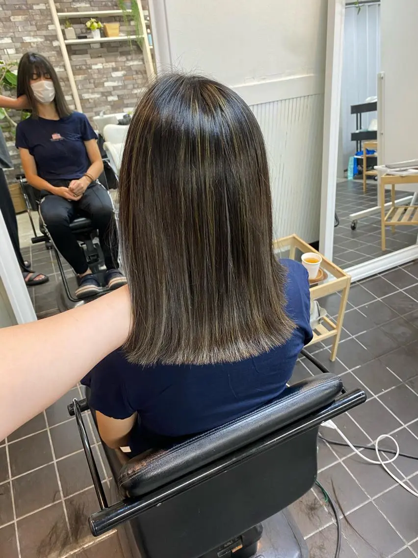 セミロング カラー ヘアカラー 川上 麻梨阿のヘアスタイル