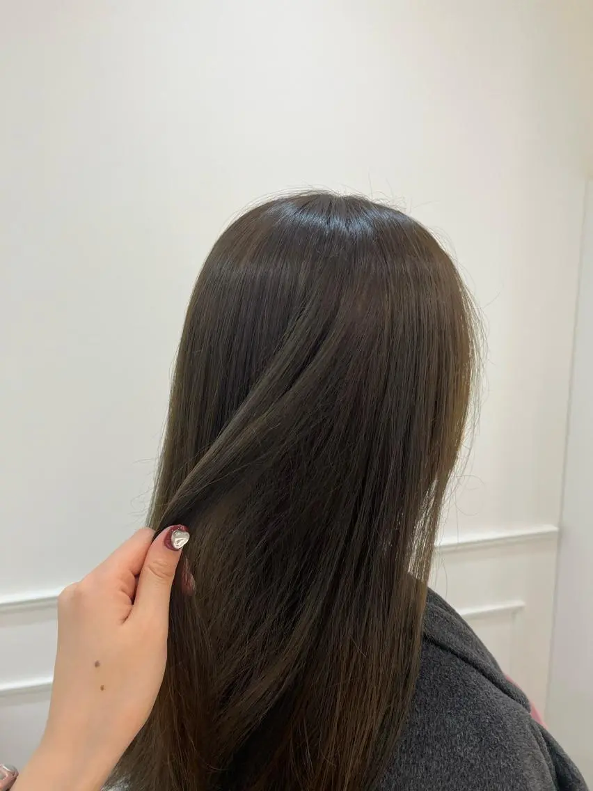 ロング カラー 新井 凪のヘアスタイル