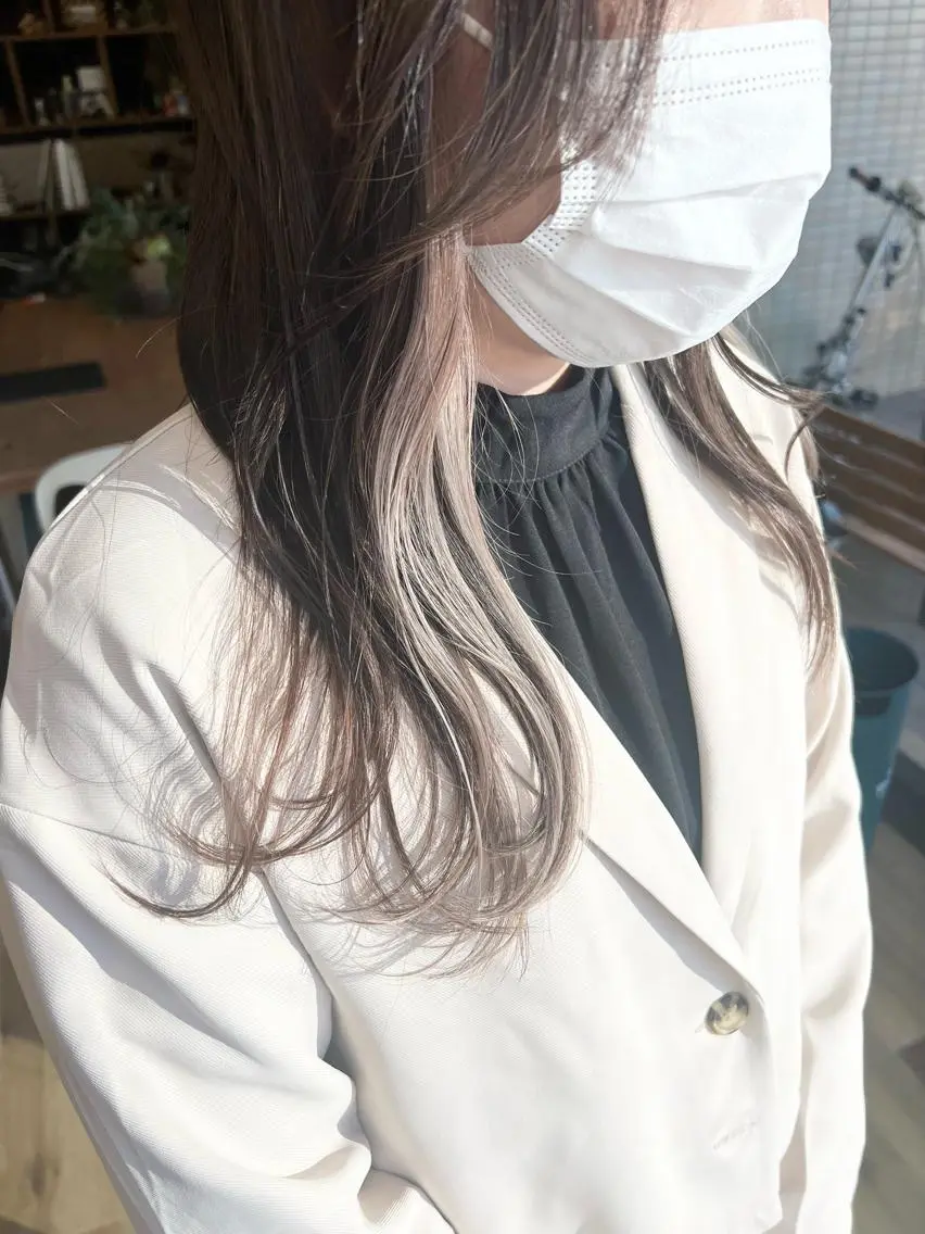ロング カラー グレージュ ヘアカラー トリートメント 堀 望美のヘアスタイル