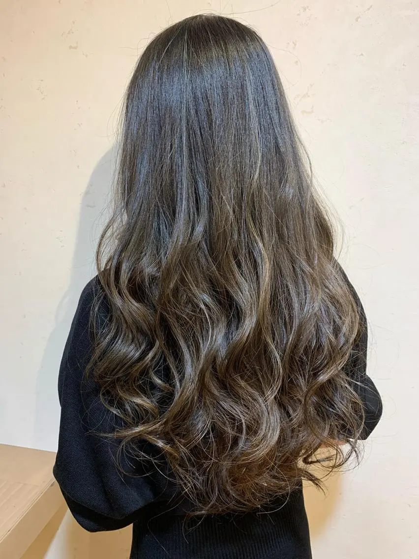 ロング ハイライト arc. arc.のヘアスタイル