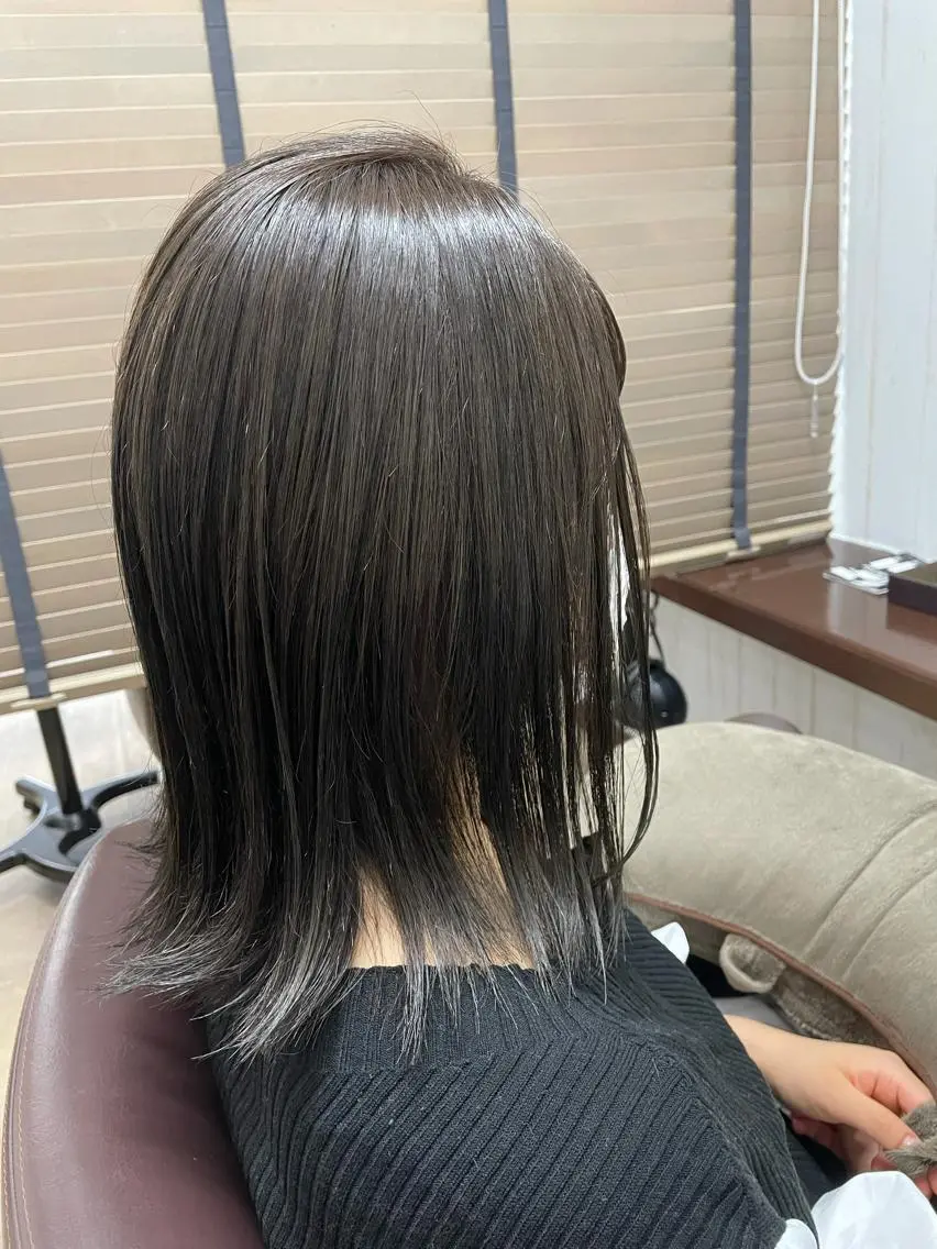 セミロング 外ハネヘア 佐々木 浩之のヘアスタイル