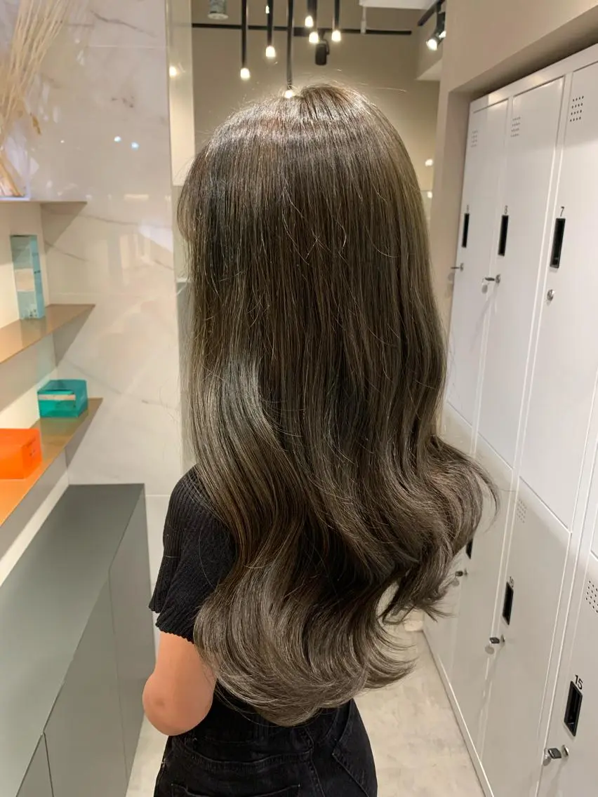 ロング カラー 平尾 樹里のヘアスタイル