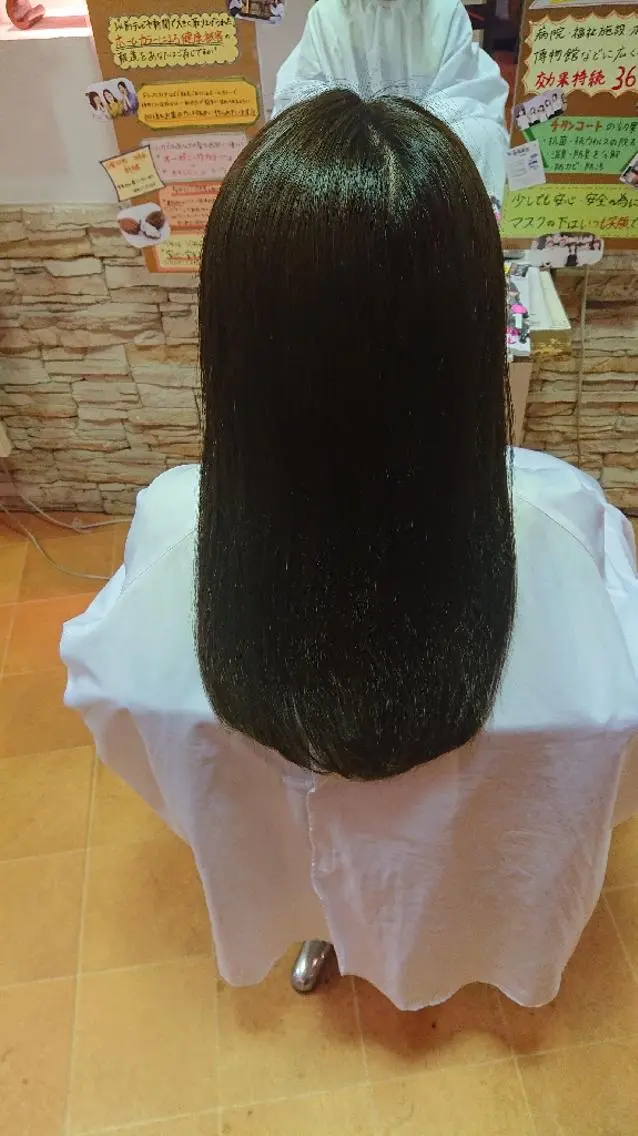 ロング カラー アッシュ 山口 彩海のヘアスタイル