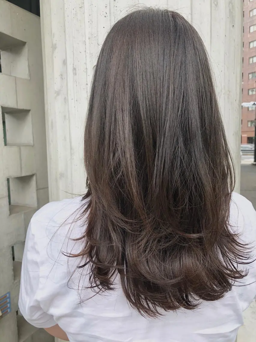 セミロング アッシュ 海外風カーテンバング Mao広尾美容室のヘアスタイル