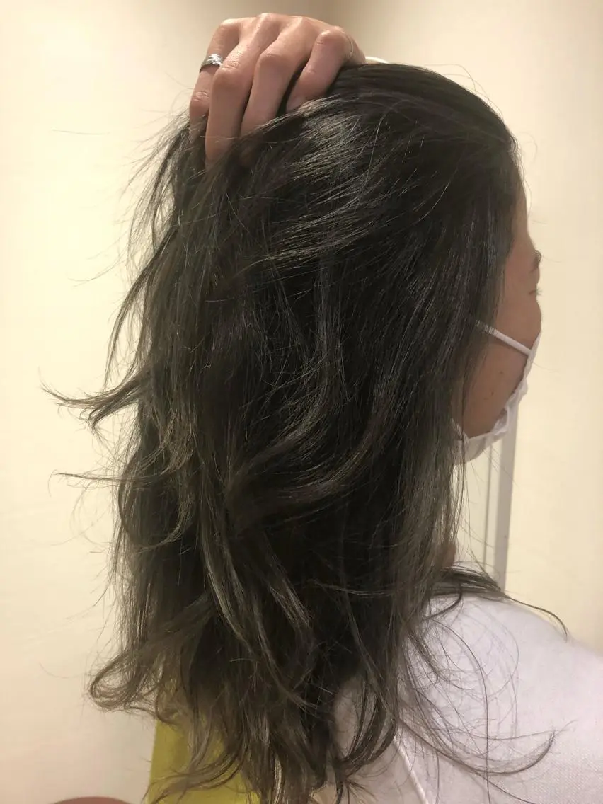 カラー ハイライトカラー 伊東 彩花のヘアスタイル