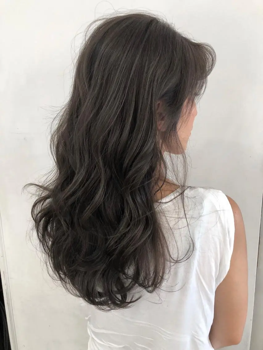 セミロング カラー ベージュカラー ブリーチ ブラウンカラー ココアブラウン ダークグレー 1日1名限定 【代表】 HIDE.のヘアスタイル