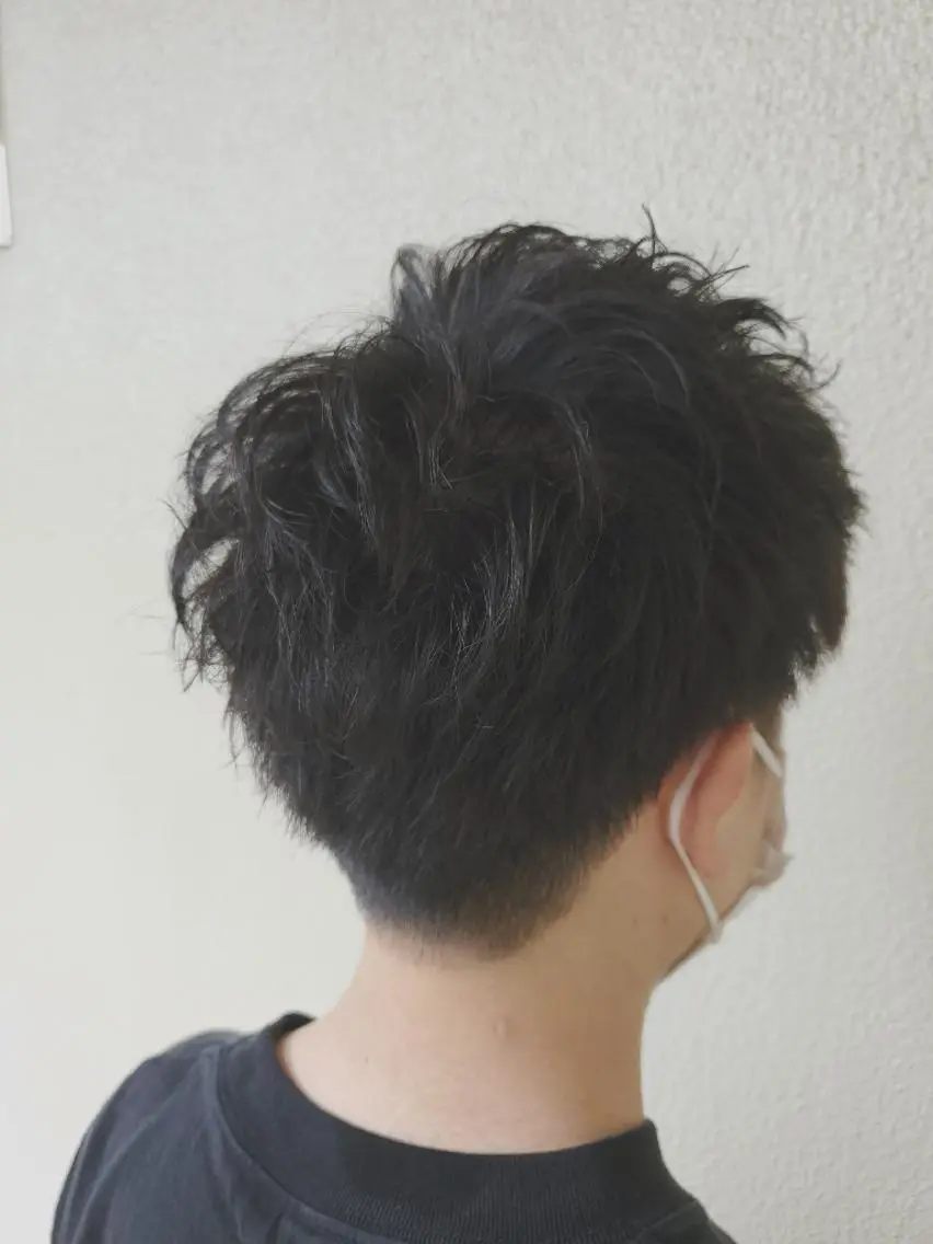 ショート パーマ ヘアアレンジ メンズ アップバング メンズパーマ 刈り上げ くせ毛 ショートヘア 菊地 隼人のヘアスタイル