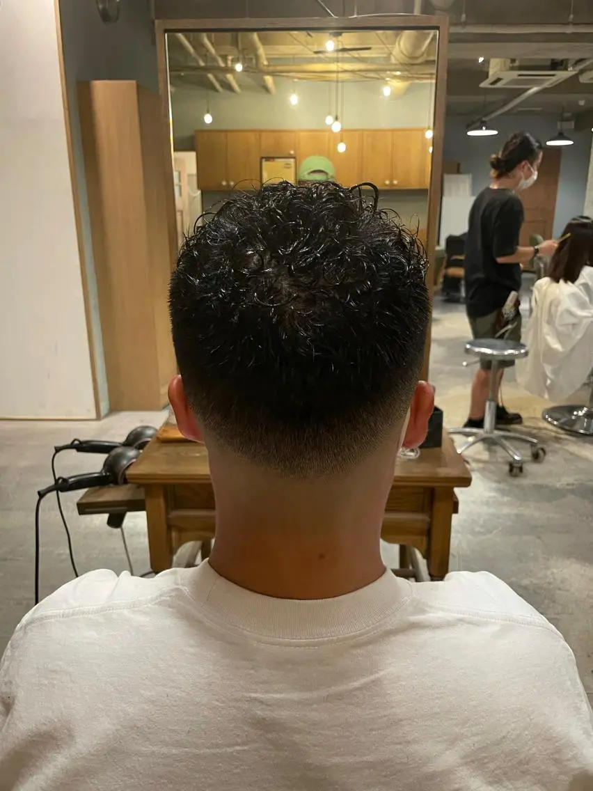 ショート パーマ メンズ フェードカット メンズパーマ ショートヘア ∮フェードスタイル∮ 加藤嘉陛のヘアスタイル