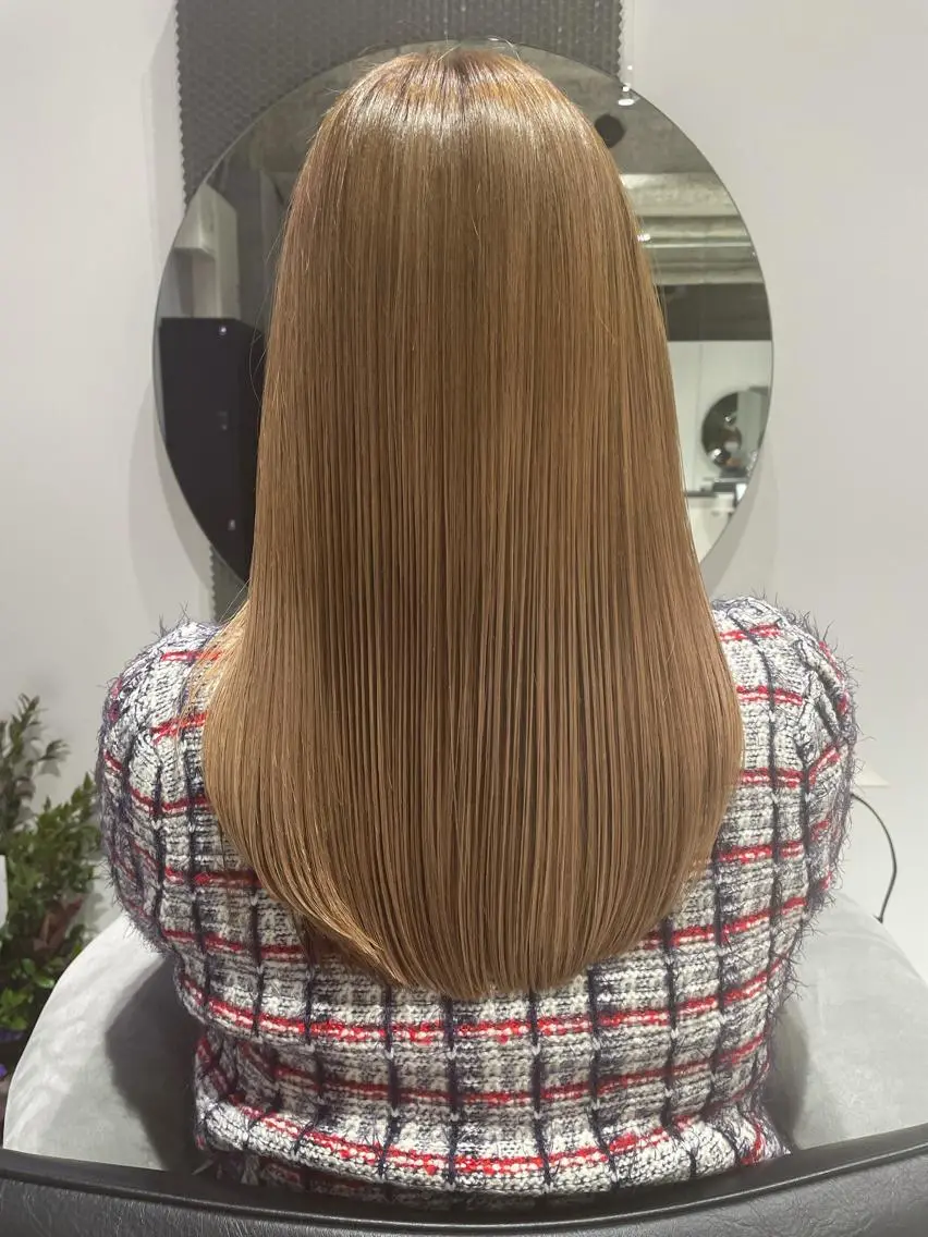 ミディアム カット ヘアカラー 縮毛矯正 トリートメント WISTERIA KAORUのヘアスタイル