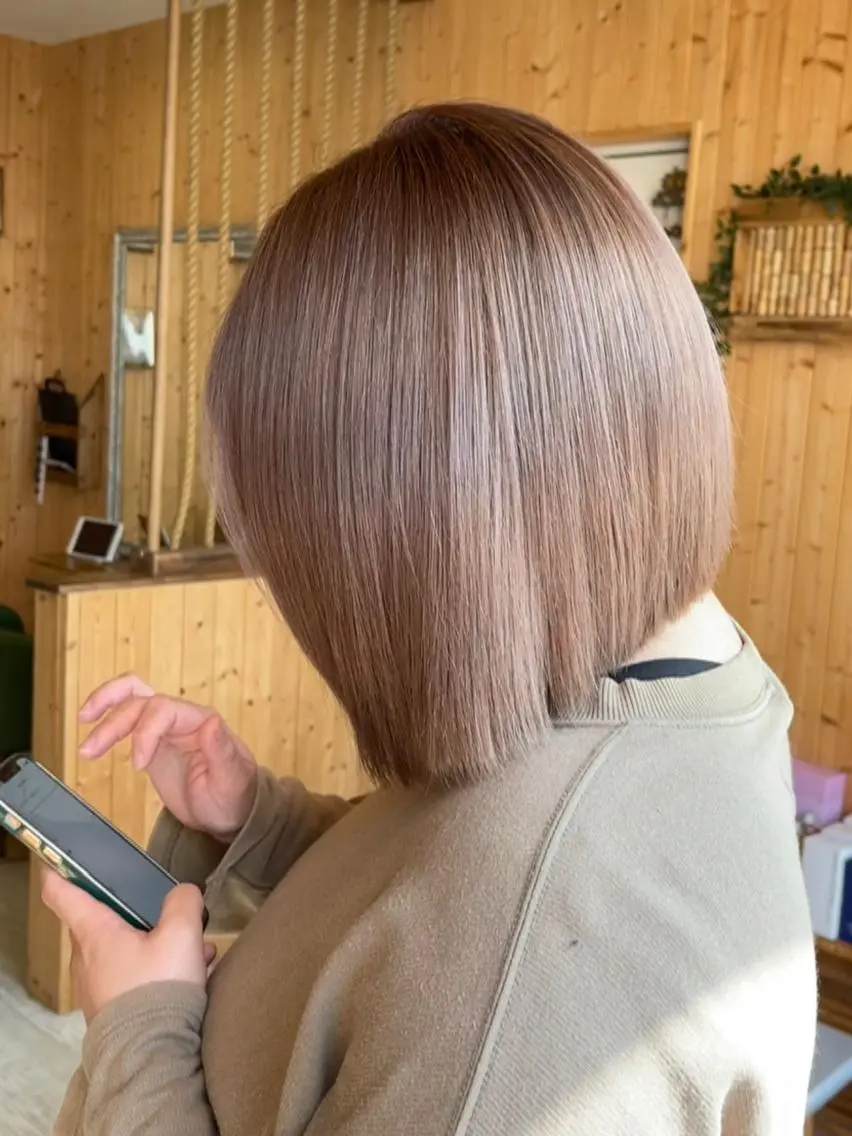 ミディアム カット ヘアカラー ハイトーン belle ナホのヘアスタイル