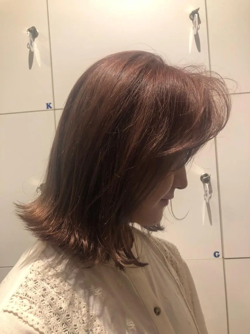 ミディアム カラー 齋藤 真子のヘアスタイル