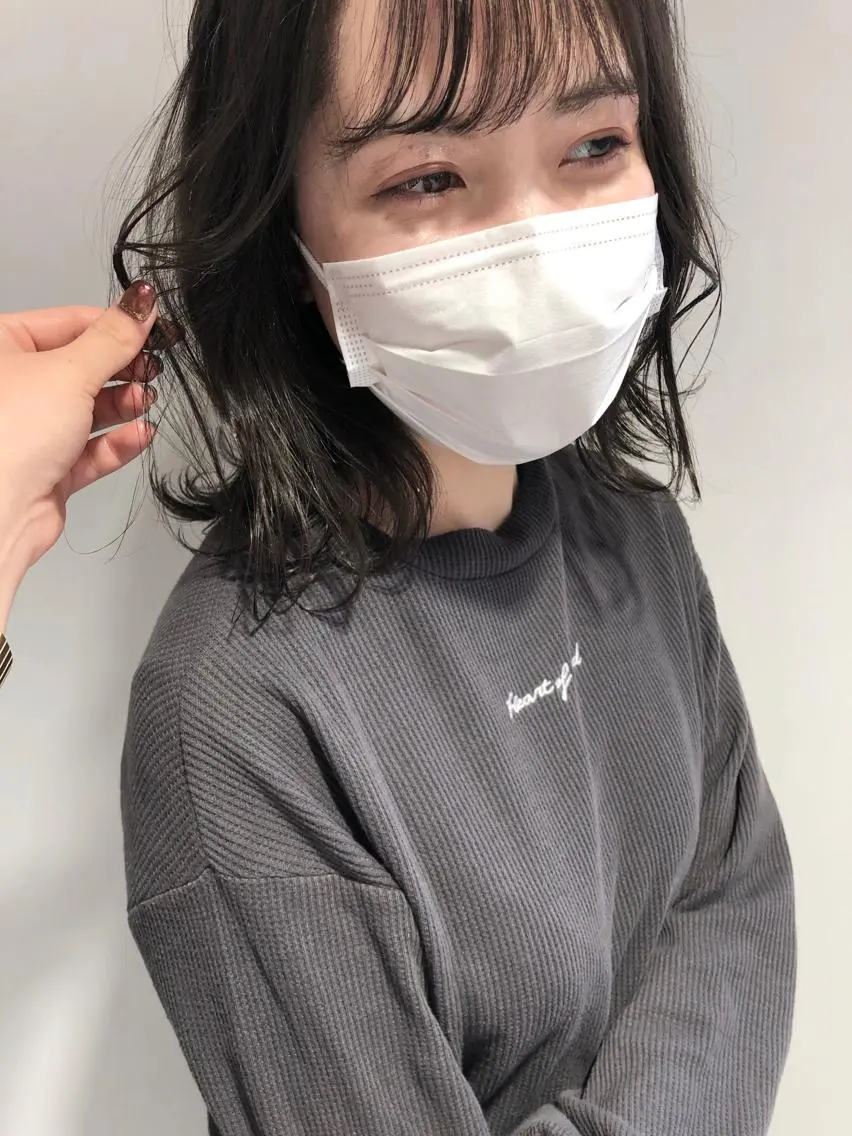 ミディアム カラー グレージュ オリーブグレージュ オリーブグレー 岩田 萌那のヘアスタイル