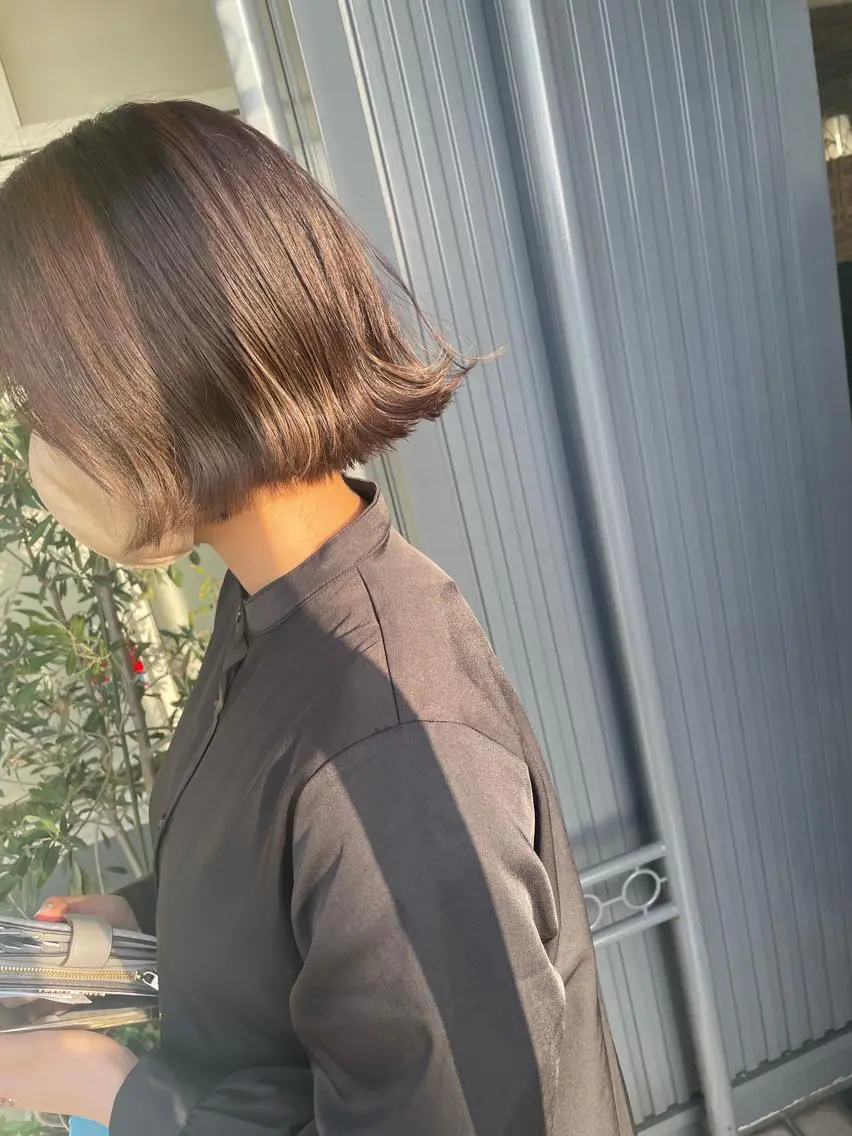 ショート カラー 似合わせカット 外ハネヘア 佐々木 麻純のヘアスタイル